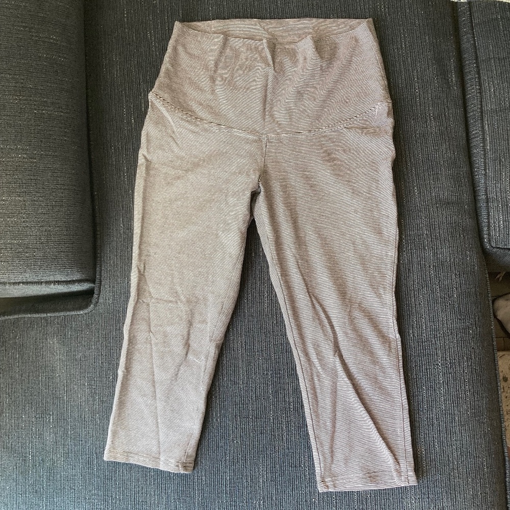 2 Maternity cropped pants size S